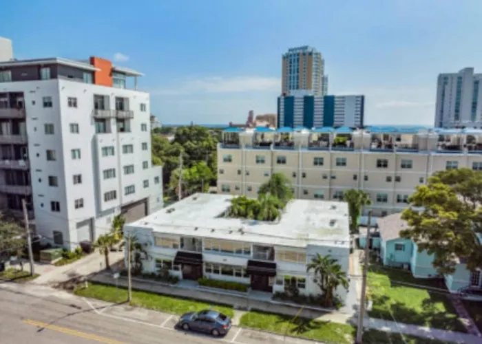 Elegant Studio Apartment In Downtown St Pete - Great Community Events!