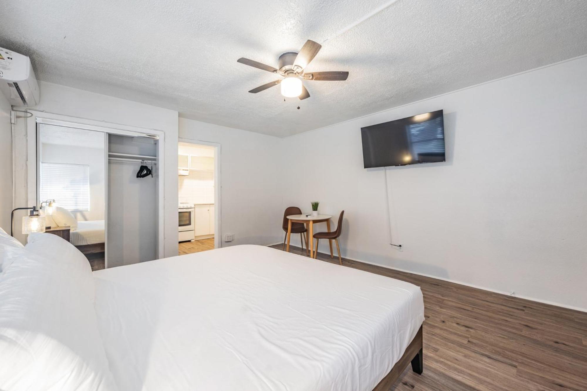 Elegant In Downtown St Pete - Great Community Events! Apartment *